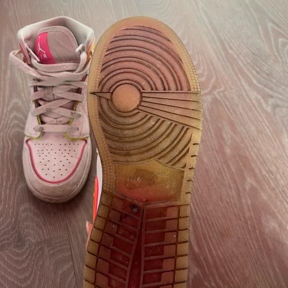 Nike Air Jordan 1 Mid edge glow - Picture 4 of 5